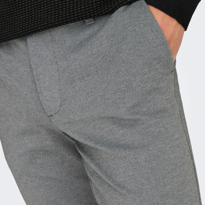 PANTALÓN CHINO GRIS